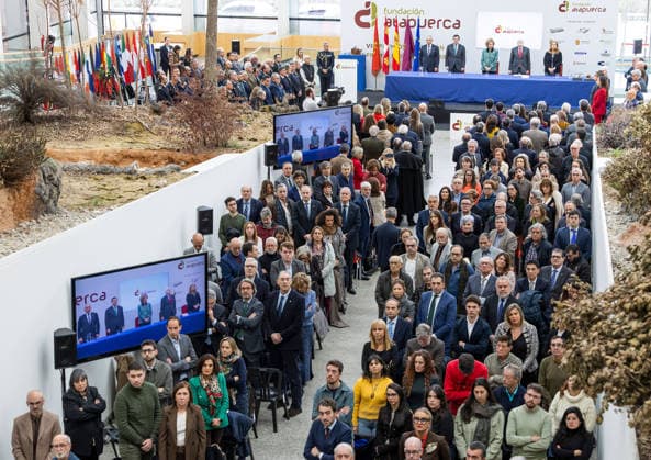 Queen Sofia presides over the presentation of the VIII edition of the Evolution Awards and the I edition of the Emiliano Aguirre Award in Burgos Queen Sofia c and the President of the Junta de Castilla y León, Alfonso Fernández Manueco 2i during the presentation of the VIII edition of the Evolution Awards and the I edition of the Emiliano Aguirre Award, at the Museum of Human Evolution, on December 1, 2025, in Burgos, Castilla Leon Spain The Evolution Awards and the Emiliano Aguirre Award, organized by the Atapuerca Foundation, recognize relevant trajectories and contributions in the field of human evolution, research and scientific dissemination 01 DECEMBER 2025 Tomá Burgos, Castilla Leon Burgos, Castilla Leon Spain  Copyright: xTomasxAlonsox 7140629