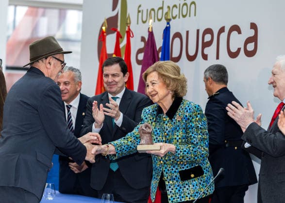 Queen Sofia presides over the presentation of the VIII edition of the Evolution Awards and the I edition of the Emiliano Aguirre Award in Burgos Queen Sofia presents an award during the presentation of the VIII edition of the Evolution Awards and the I edition of the Emiliano Aguirre Award, at the Museum of Human Evolution, on December 1, 2025, in Burgos, Castilla Leon Spain The Evolution Awards and the Emiliano Aguirre Award, organized by the Atapuerca Foundation, recognize relevant trajectories and contributions in the field of human evolution, research and scientific dissemination 01 DECEMBER 2025 Tomá Burgos, Castilla Leon Burgos, Castilla Leon Spain  Copyright: xTomasxAlonsox 7140632