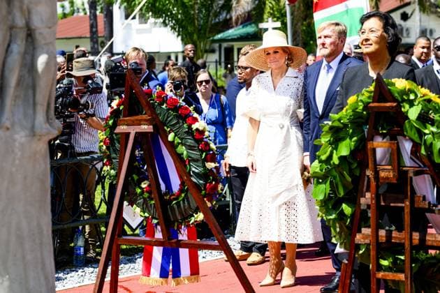 Paramaribo, The Netherlands, 2025-12-01 11:34:36 PARAMARIBO, December 1, 2025, Mama Sranan. King Willem-Alexander and Queen Maxima are paying a state visit to the Republic of Suriname at the invitation of President Jennifer Geerlings-Simons. King Willem-Alexander and Queen Maxima lay a wreath at the statue of Mama Sranan, which symbolizes Mother Suriname. The statue depicts a woman holding five children, who represent the ethnic groups of Suriname. PHOTO: NLBeeld Patrick van Emst Credit: NL Beeld Patrick van Emst  Copyright: xx x