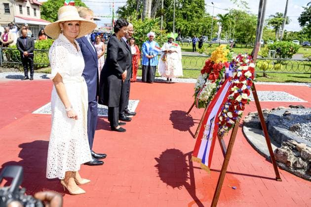 Paramaribo, The Netherlands, 2025-12-01 11:34:49 PARAMARIBO, December 1, 2025, Mama Sranan. King Willem-Alexander and Queen Maxima are paying a state visit to the Republic of Suriname at the invitation of President Jennifer Geerlings-Simons. King Willem-Alexander and Queen Maxima lay a wreath at the statue of Mama Sranan, which symbolizes Mother Suriname. The statue depicts a woman holding five children, who represent the people groups of Suriname. PHOTO: NLBeeld Patrick van Emst Credit: NL Beeld Patrick van Emst  Copyright: xx x