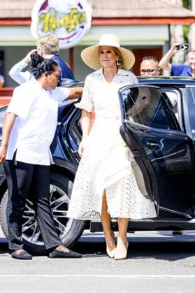 Dutch Royals Visit Suriname - Day 1 Mama Sranan. King Willem-Alexander and Queen Maxima are paying a state visit to the Republic of Suriname at the invitation of President Jennifer Geerlings-Simons. King Willem-Alexander and Queen Maxima lay a wreath at the statue of Mama Sranan, which symbolizes Mother Suriname. The statue depicts a woman holding five children, who represent the ethnic groups of Suriname, on December 1, 2025, in Paramaribo, Suriname. Photo by Patrick van Emst NLBeeld Bruno PRess ABACAPRESS.COM NLBeeld Patrick van Emst Credit: NL Beeld Patrick van Emst Paramaribo Suriname  Copyright: xBrunoxPress ABACAx