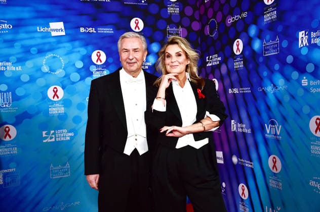 40 years of ARTISTS AGAINST AIDS Ð THE GALA 2025 ARTISTS AGAINST AIDS Ð THE GALA 2025 Klaus Wowereit, KIm Fisher Arrival, red carpet for the anniversary ARTISTS AGAINST AIDS Ð THE GALA 2025 Benefit Gala for the 40th anniversary of Berliner Aids Hilfe e V at TDW in Berlin on 01 12 2025 Photopress Mueller