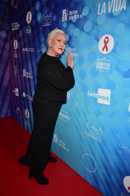 40 years of ARTISTS AGAINST AIDS Ð THE GALA 2025 ARTISTS AGAINST AIDS Ð THE GALA 2025 Angelika Milster, singer, musical performer, actress and dubbing artist Arrival, red carpet for the anniversary ARTISTS AGAINST AIDS Ð THE GALA 2025 Benefit gala for the 40th anniversary of Berliner Aids Hilfe e V at TDW in Berlin on 01 12 2025 Photopress Mueller