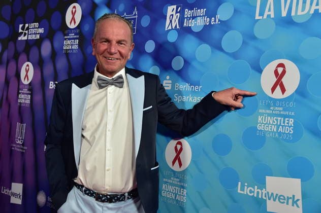 40 years of ARTISTS AGAINST AIDS Ð THE GALA 2025 ARTISTS AGAINST AIDS Ð THE GALA 2025 Mario Koss, CEO, Berliner PresseBall Arrival, red carpet for the anniversary ARTISTS AGAINST AIDS Ð THE GALA 2025 Benefit Gala for the 40th anniversary of Berliner Aids Hilfe e V at TDW in Berlin on 01 12 2025 Photopress Mueller