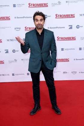 Oliver Wnuk at the movie premiere of Stromberg Everything as usual again on 1 12 2025 at Zoo Palst in Berlin Stromberg movie premiere in Berlin