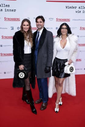 Franziska Scheffter, Felix Steiner and Micaela Schaefer at the movie premiere of Stromberg Everything as usual again on 1 12 2025 at the Zoo Palst in Berlin Stromberg movie premiere in Berlin