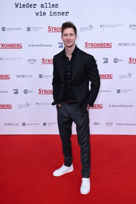 Doc Felix at the movie premiere of Stromberg Everything as usual again on 1 12 2025 at Zoo Palst in Berlin Stromberg movie premiere in Berlin