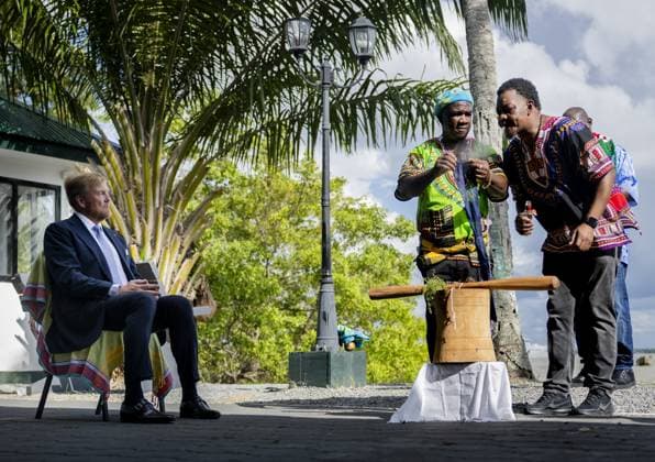 PARAMARIBO - King Willem-Alexander during a sacrificial ritual with representatives of descendants of enslaved people and indigenous communities in Suriname before a conversation with them about the past and the future. The royal couple was on a three-day state visit to Suriname at the invitation of President Jennifer Geerlings-Simons. ANP REMKO DE WAAL netherlands out - belgium out  Copyright: xx x543609451x originalFilename: 543609451.jpg