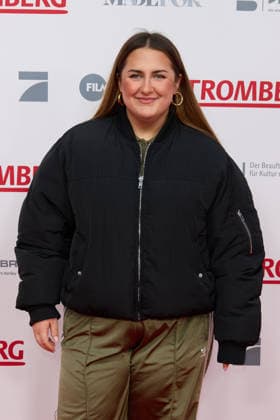 Sandra Safiulov selfisandra Cinema premiere of Stromberg Wieder Alles Wie Immer at the Zoo Palast in Berlin on 01 12 2025 Premiere Stromberg Wieder Alles Wie Immer