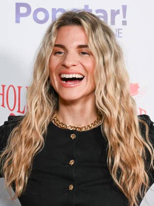 November 30, 2025, Hollywood, California, USA: Model, author, actress, speaker and media personality RACHEL MCCORD attends the 93rd Annual Hollywood Christmas Parade: Hollywood RED CARPET. Hollywood USA - ZUMAb173 20251130_aap_b173_203 Copyright: xBillyxBennightx