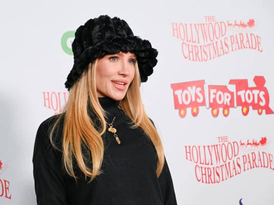 November 30, 2025, Hollywood, California, USA: DWTS Australian ballroom dancer SHARNA BURGESS attends the 93rd Annual Hollywood Christmas Parade: Hollywood RED CARPET. Hollywood USA - ZUMAb173 20251130_aap_b173_294 Copyright: xBillyxBennightx