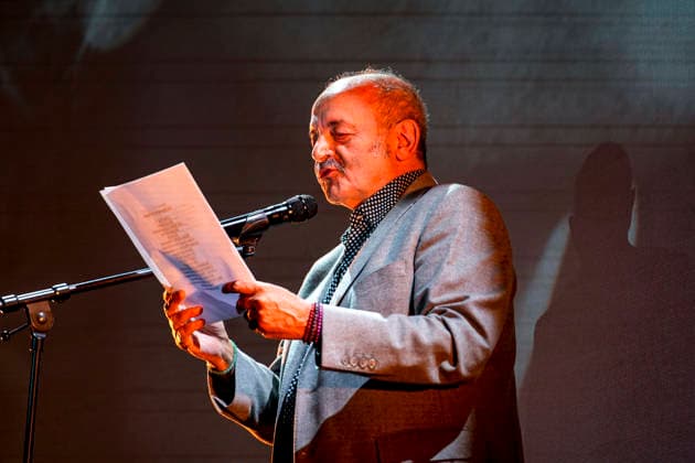 PEOPLE: Gala Fondation Recherche Alzheimer - Lyon - 02 12 2025 Louis Chedid rÃ cite un poeme de sa maman lors du Gala 2025 de la Fondation Recherche Alzheimer Ã Lyon le 01 12 2025. Photo Sandrine Thesillat PsNewZ  Copyright: xSandrinexTHESILLATx