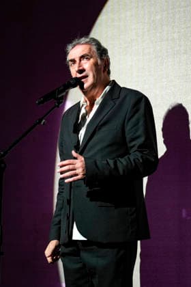 PEOPLE: Gala Fondation Recherche Alzheimer - Lyon - 02 12 2025 Francois Morel chante et rÃ cite un poeme sur la scene du Gala 2025 de la Fondation Recherche Alzheimer Ã Lyon le 01 12 2025. Photo Sandrine Thesillat PsNewZ  Copyright: xSandrinexTHESILLATx