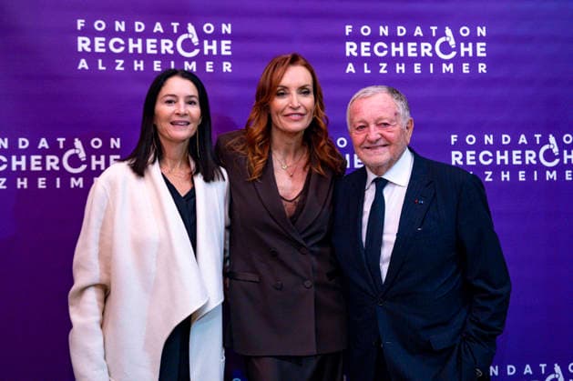 PEOPLE: Gala Fondation Recherche Alzheimer - Lyon - 02 12 2025 Ludivine Sapin, Christelle Bardet et Jean-Michel Aulas sur le photocall du Gala 2025 de la Fondation Recherche Alzheimer Ã Lyon le 01 12 2025. Photo Sandrine Thesillat PsNewZ  Copyright: xSandrinexTHESILLATx