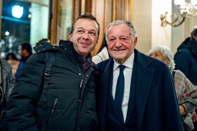 PEOPLE: Gala Fondation Recherche Alzheimer - Lyon - 02 12 2025 Jean-Michel Aulas pose avec un fan lors du Gala 2025 de la Fondation Recherche Alzheimer Ã Lyon le 01 12 2025. Photo Sandrine Thesillat PsNewZ  Copyright: xSandrinexTHESILLATx