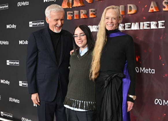 ˜Avatar Fire and Ash™ World Premiere James Cameron, Billie Eilish and Suzy Amis arriving to the world premiere of Avatar Fire and Ash at the Dolby Theatre on December 1, 2025 in Hollywood, Ca. Hollywood Dolby Theatre California USA Copyright: xLISAxOConnor xAFF-USA.COMx