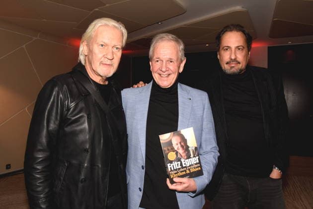 Johnny Logan Saenger Fritz Egner Presenter Author Alexander Gernandt Music Expert Bravo Chef a D Muenchen 01 12 2025 Hotel Vierjahreszeiten Kempinski Book Presentation of Fritz Egner Presenter My Life Between Rhythm and Blues in Munich Photo Muenchen