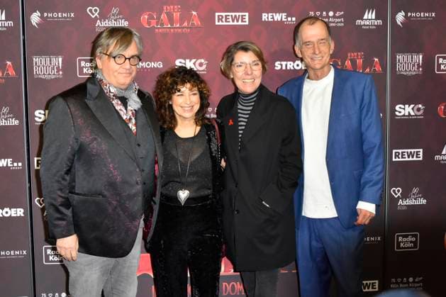 ABBkoeln Hans Peter Wilhelm Hape Kerkeling , Isabel Varell, Bettina Maria Böttinger, Georg Uecker as guests on the red carpet at the Charity Aids Gala in the Musical Dome Cologne on 01 12 2025 NRW Germany