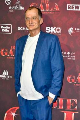 ABBkoeln Georg Uecker Actor on the red carpet at the Charity Aids Gala in the Musical Dome Cologne on 01 12 2025 NRW Germany