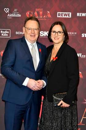 ABBkoeln Torsten Burmester with Jaqueline on the red carpet at the Charity Aids Gala in the Musical Dome Cologne on 01 12 2025 NRW Germany