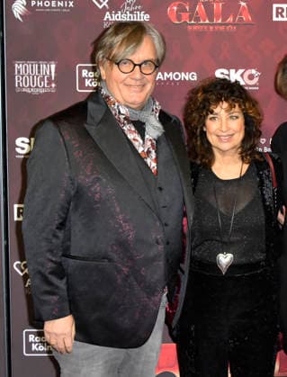 ABBkoeln Hans Peter Wilhelm Hape Kerkeling , Isabel Varell as guests on the red carpet at the Charity Aids Gala in the Musical Dome Cologne on 01 12 2025 NRW Germany