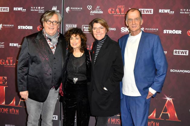 ABBkoeln Hans Peter Wilhelm Hape Kerkeling , Isabel Varell, Bettina Maria Böttinger, Georg Uecker as guests on the red carpet at the Charity Aids Gala in the Musical Dome Cologne on 01 12 2025 NRW Germany