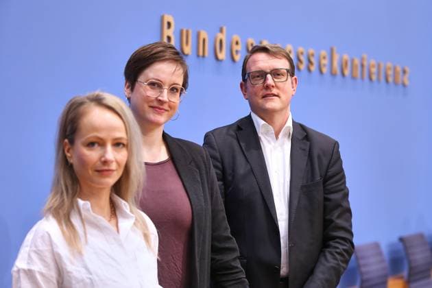 Berlin, Germany, 02 12 2025 Federal Press Conference Annual Review 2025 How right-wing extremism is taking root in everyday life and how committed people are standing up to it Romy Arnold, project manager of Mobile Counseling in Thuringia and part of the Federal Association of Mobile Counseling, Theresa Donner, boo Copyright: xdtsxNachrichtenagenturx dts_96468