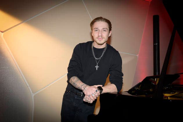 Yaris Makkay Musician son of Peter Maffay Fritz Egner presents his book Mein Leben zwischen Rhythm Blues at the Hotel Vier Jahreszeiten Kempinski, Munich on 1 12 2025