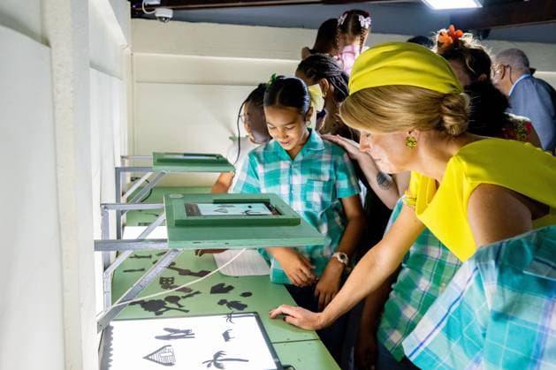 PARAMARIBO - King Willem-Alexander and Queen Maxima visited the Natural Technology Institute (NATIN), a development-oriented institute that trains young people at the vocational (MBO) level for technical, natural sciences, and laboratory sectors for the business community, the service sector, and the Surinamese government. The royal couple was on a three-day state visit to Suriname. ANP POOL MISCHA SCHOEMAKER netherlands out - belgium out  Copyright: xx x543691183x originalFilename: 543691183