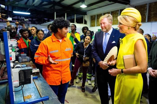 PARAMARIBO - King Willem-Alexander and Queen Maxima visited the Natural Technology Institute (NATIN), a development-oriented institute that trains young people at the vocational (MBO) level for technical, natural sciences, and laboratory sectors for the business community, the service sector, and the Surinamese government. The royal couple was on a three-day state visit to Suriname. ANP POOL MISCHA SCHOEMAKER netherlands out - belgium out  Copyright: xx x543691192x originalFilename: 543691192