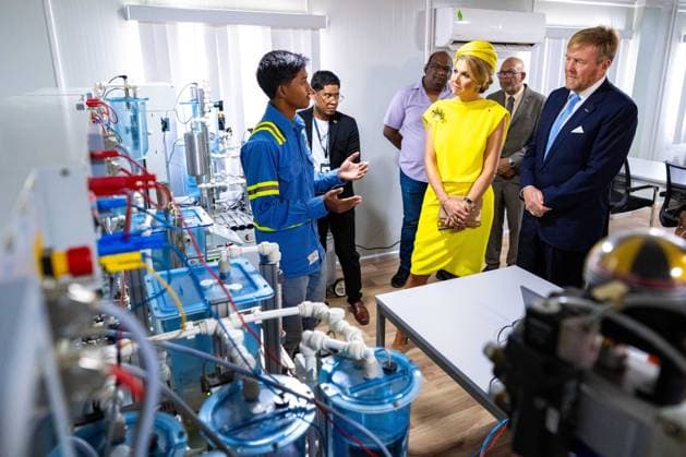 PARAMARIBO - King Willem-Alexander and Queen Maxima visited the Natural Technology Institute (NATIN), a development-oriented institute that trains young people at the vocational (MBO) level for technical, natural sciences, and laboratory sectors for the business community, the service sector, and the Surinamese government. The royal couple was on a three-day state visit to Suriname. ANP POOL MISCHA SCHOEMAKER netherlands out - belgium out  Copyright: xx x543691198x originalFilename: 543691198