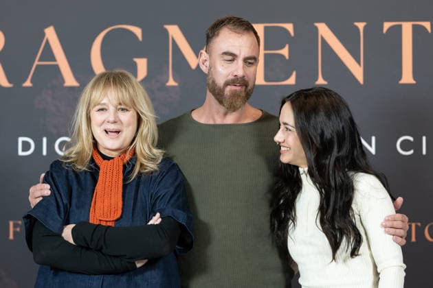 Fragmentos - Photocall in Madrid, Spain - 02 Dec 2025 Actress Emma Suárez (L), director Horacio Alcalá (C) and actress Asia Ortega (R) attend the Fragmentos photocall at Cines Renoir Princesa. Madrid Spain Copyright: xAtilanoxGarciax xSOPAxImagesx photo02052