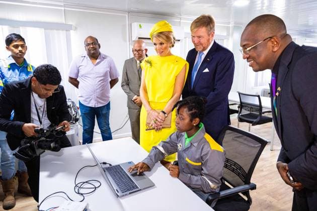 PARAMARIBO - King Willem-Alexander and Queen Maxima visited the Natural Technology Institute (NATIN), a development-oriented institute that trains young people at the vocational (MBO) level for technical, natural sciences, and laboratory sectors for the business community, the service sector, and the Surinamese government. The royal couple was on a three-day state visit to Suriname. ANP POOL MISCHA SCHOEMAKER netherlands out - belgium out  Copyright: xx x543691259x originalFilename: 543691259