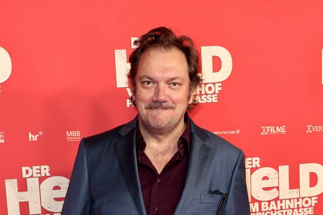 Charly Huebner at the öDer Held vom Bahnhof Friedrichstrasse cinema premiere on 2 12 2025 at the Delphi Filmpalast in Berlin Der Held vom Bahnhof Friedrichstrasse film premiere in Berlin