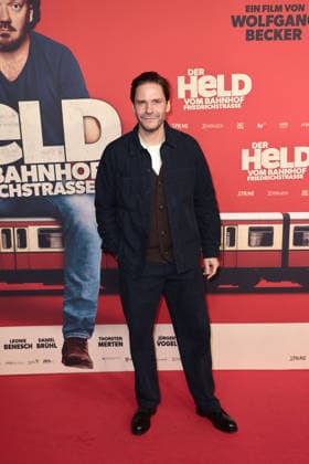 Daniel Bruehl at the öDer Held vom Bahnhof Friedrichstrasse cinema premiere on 2 12 2025 at the Delphi Filmpalast in Berlin Der Held vom Bahnhof Friedrichstrasse film premiere in Berlin