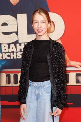 Premiere Der Held vom Bahnhof Friedrichstrasse Helena Landau at the premiere of Der Held vom Bahnhof Friedrichstrasse at Delphi Filmpalast on 02 12 2025 in Berlin Copyright: xEventpressxKochanx