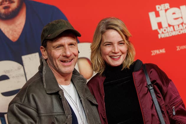 Premiere of Der Held vom Bahnhof Friedrichstrasse Hendrik Duryn and Rike Schmid at the premiere of Der Held vom Bahnhof Friedrichstrasse at the Delphi Filmpalast on 02 12 2025 in Berlin Copyright: xEventpressxKochanx