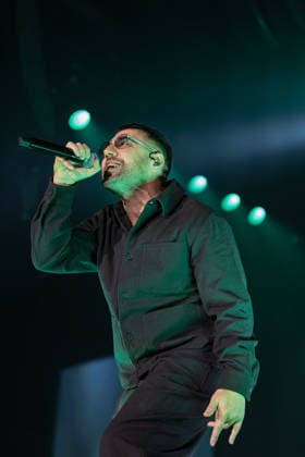 Music Concert - Coez - Live 2025 Silvano Albanese, aka Coez, performs on stage during his second concert at the Unipol Forum. during Coez - Live 2025, Music Concert in Milano, Italy, December 02 2025 Milano Unipol Forum Italy Copyright: xLucaxMichelix xLiveMediax LPM_2174568