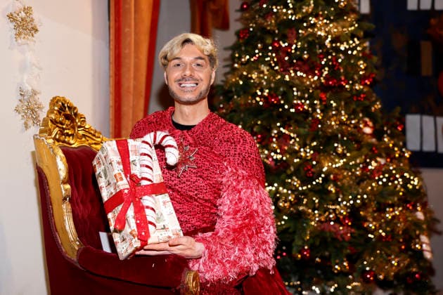 Influencer Sam Dylan with gifts at Katys X mas Wonderland in the Wolkenburg Cologne, 02 12 2025 NRW Germany Copyright: xChristophxHardtx