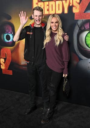 ˜Five Nights at Freddy™s™ Premiere Evan Joseph Asher and Jenny McCarthy arriving to Universal Picture™s Five Nights at Freddy™s 2 premiere held at the TCL Chinese Theatre on December 2, 2025 in Hollywood, Ca. Hollywood TCL Chinese Theatre California USA Copyright: xStarbuck AFF-USA.COMx