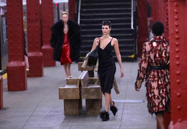 Vittoria Ceretti On The Catwalk Chanel - NYC Vittoria Ceretti walks the runway during the Chanel Metiers D Art Show 2026 in New York on December 2, 2025. Photo by Charles Guerin ABACAPRESS.COM New York City NY United States  Copyright: xGuerinxCharles ABACAx