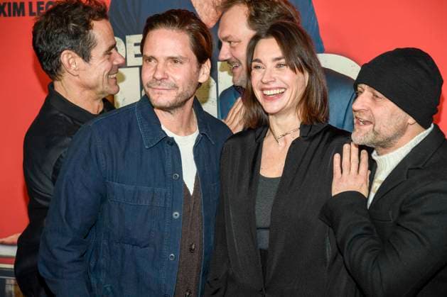 ABBberlin Tom Tykwer, Daniel Bruehl, Charly Huebner, Juergen Vogel and Christiane Paul as guests on the red carpet at the world premiere of the movie DER HELD VOM BAHNHOF FRIEDRICHSTRASSE at Delphi Filmpalast Berlin on 02 12 2025 Berlin Germany