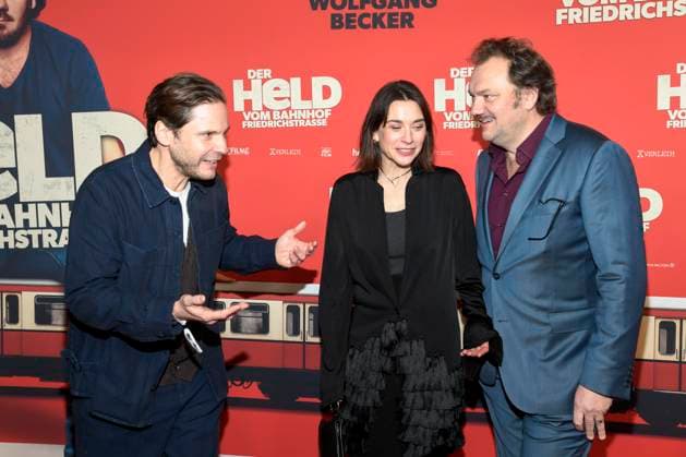 ABBberlin Daniel Brühl Bruehl Christiane Paul and Charly Hübner Huebner Actors on the red carpet at the world premiere of the movie DER HELD VOM BAHNHOF FRIEDRICHSTRASSE at Delphi Filmpalast Berlin on 02 12 2025 Berlin Germany