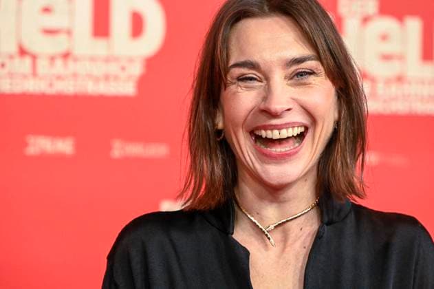 ABBberlin Christiane Paul Actress on the red carpet at the world premiere of the movie DER HELD VOM BAHNHOF FRIEDRICHSTRASSE at Delphi Filmpalast Berlin on 02 12 2025 Berlin Germany