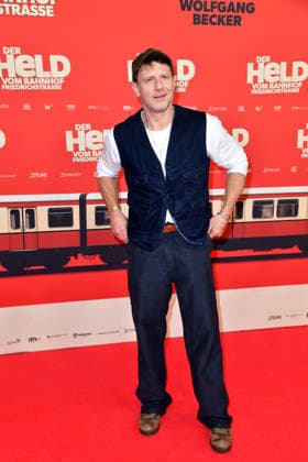 Hendrik Duryn at the premiere of DER HELD VOM BAHNHOF FRIEDRICHSTRASSE at the Delphi Filmpalast in Berlin 02 12 2025