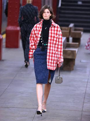 Chanel Metiers D Art Show 2026 - Runway - NYC Model is walking the runway during the Chanel Metiers D Art Show 2026 in New York on December 2, 2025. Photo by Charles Guerin ABACAPRESS.COM New York City NY United States  Copyright: xGuerinxCharles ABACAx