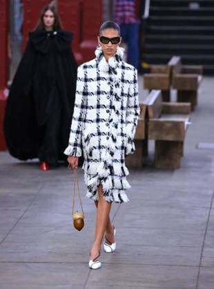 Chanel Metiers D Art Show 2026 - Runway - NYC Model is walking the runway during the Chanel Metiers D Art Show 2026 in New York on December 2, 2025. Photo by Charles Guerin ABACAPRESS.COM New York City NY United States  Copyright: xGuerinxCharles ABACAx