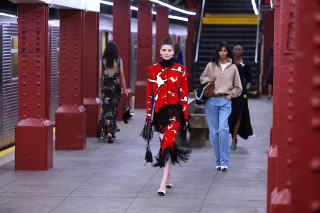 Chanel Metiers D Art Show 2026 - Runway - NYC Model is walking the runway during the Chanel Metiers D Art Show 2026 in New York on December 2, 2025. Photo by Charles Guerin ABACAPRESS.COM New York City NY United States  Copyright: xGuerinxCharles ABACAx