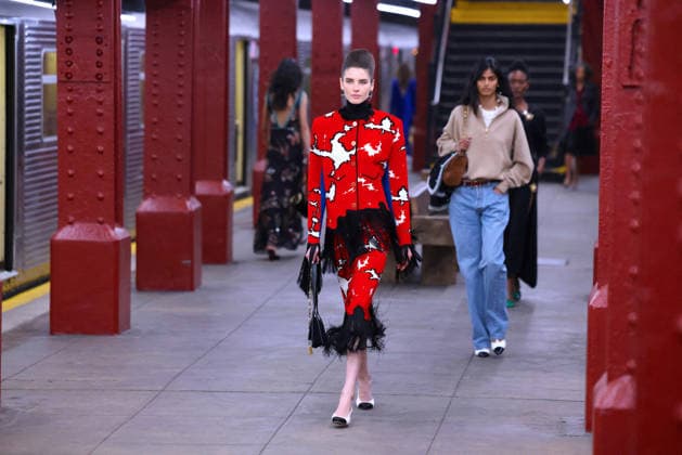 Chanel Metiers D Art Show 2026 - Runway - NYC Model is walking the runway during the Chanel Metiers D Art Show 2026 in New York on December 2, 2025. Photo by Charles Guerin ABACAPRESS.COM New York City NY United States  Copyright: xGuerinxCharles ABACAx