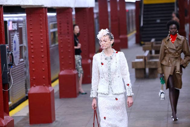 Chanel Metiers D Art Show 2026 - Runway - NYC Model is walking the runway during the Chanel Metiers D Art Show 2026 in New York on December 2, 2025. Photo by Charles Guerin ABACAPRESS.COM New York City NY United States  Copyright: xGuerinxCharles ABACAx